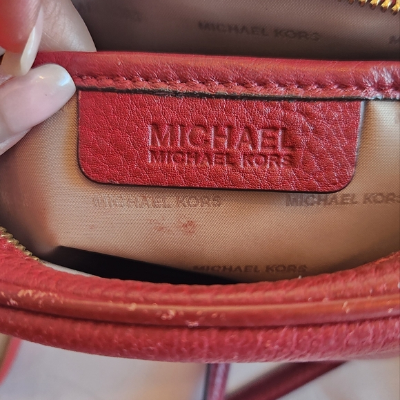 MK Michael Kors Ginny Medium Messenger Red - Picture 13 of 16